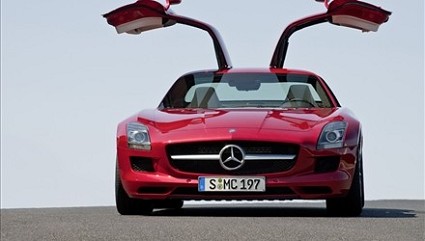 Mercedes Amg Sls Gullwing La Nuova Ali Di Gabbiano In Anteprima Al Salone Di Los Angeles