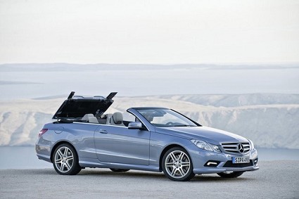 Nuova Mercedes Classe E Cabrio con capote in tela e ricca di dotazioni. Sul mercato la prossima primavera