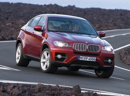 Video: BMW X6 xDrive40d con nuovi motori e cambio au.. (Guarda)